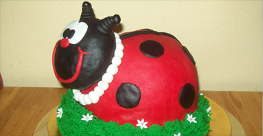 Cukrářské dorty na jakékoli téma. Dorty marcipánové s plastickým vzorem, nebo ovocné s želé, nebo krémové.